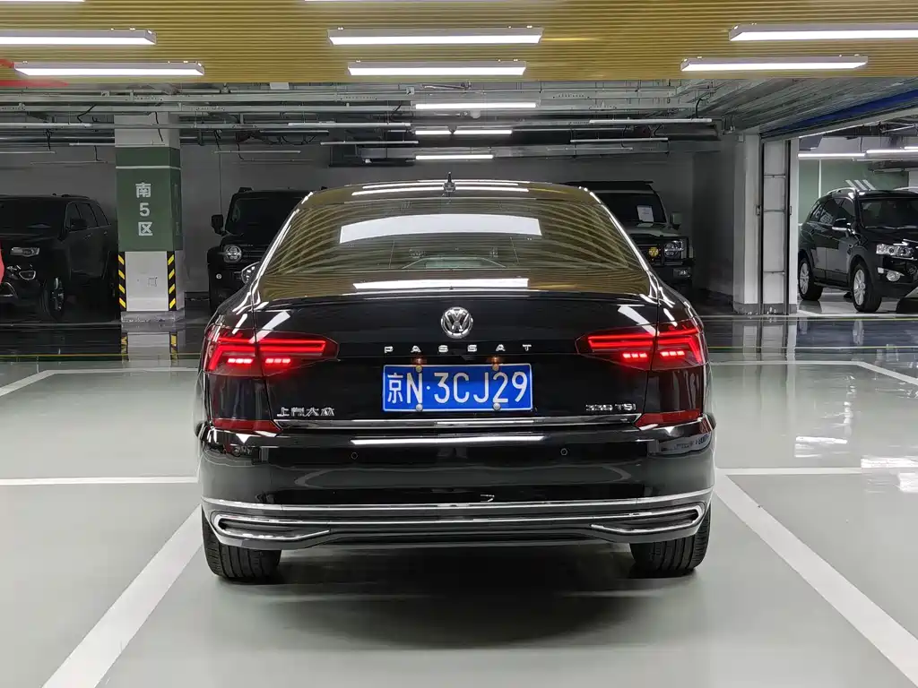 Volkswagen Passat 2019 330TSI Luxury VI