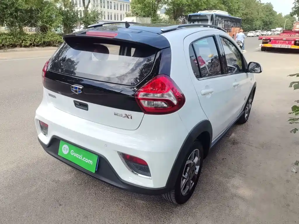 Geely Vision X1 — миниатюра 7