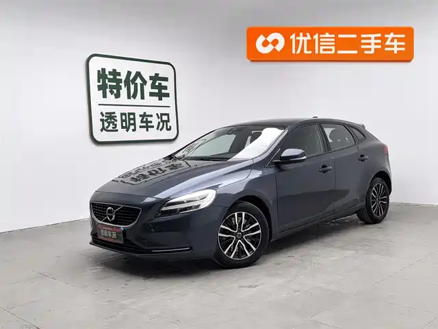 VOLVO V40 2017