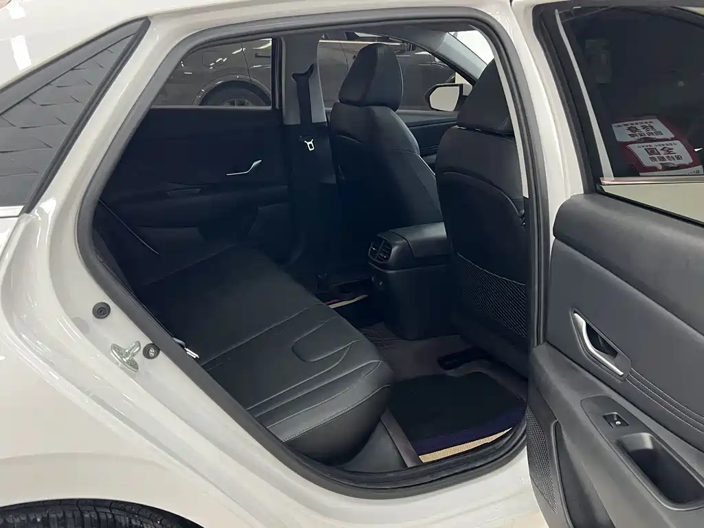 Hyundai Elantra — миниатюра 14