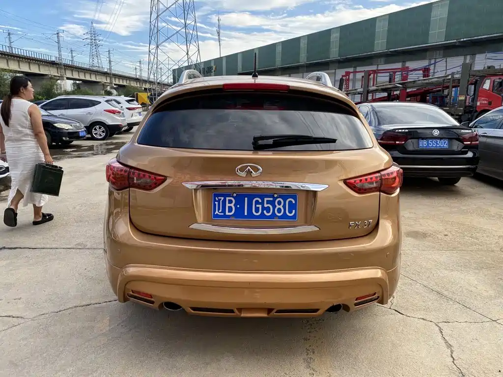 Infiniti FX — миниатюра 8