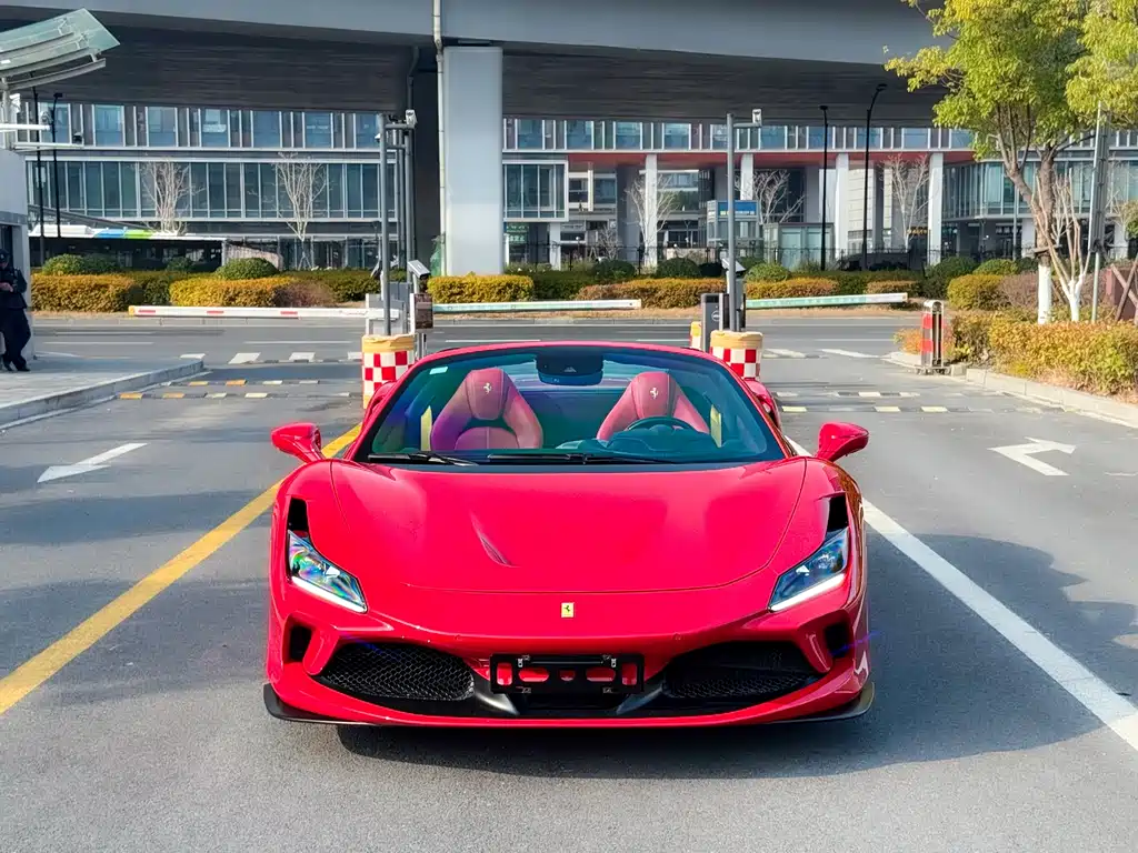 FERRARI F8