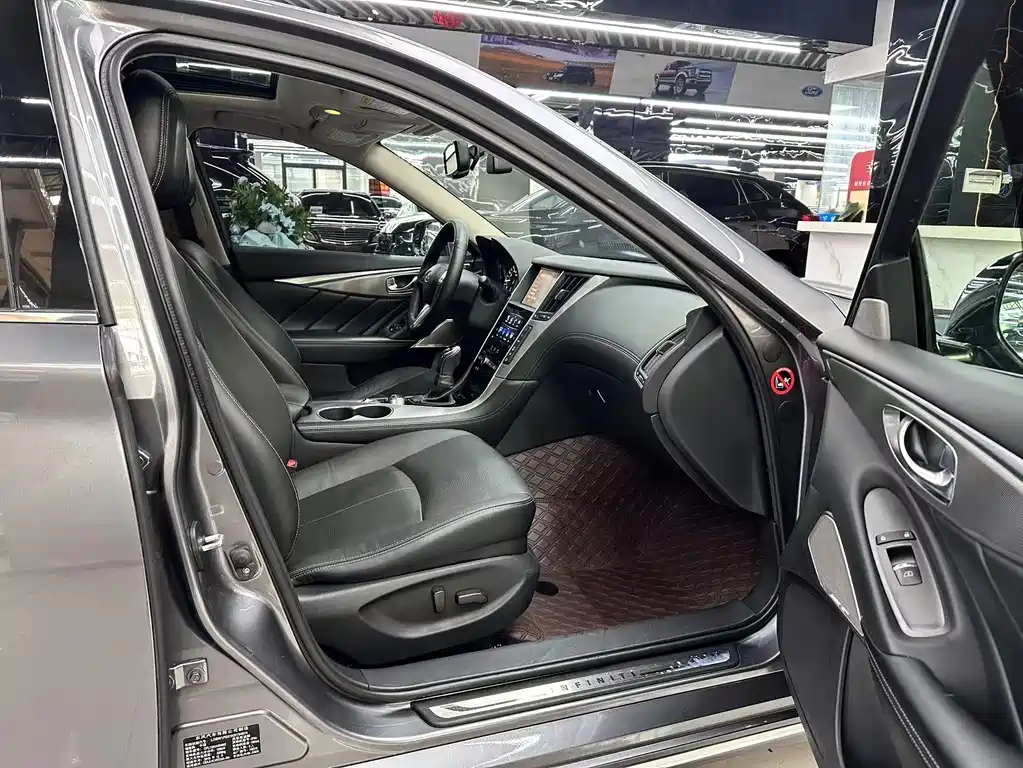 INFINITI Q50L