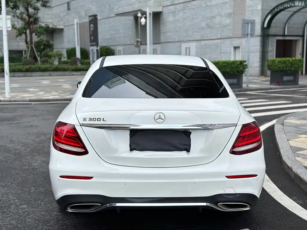 Mercedes-Benz E-Class — миниатюра 4