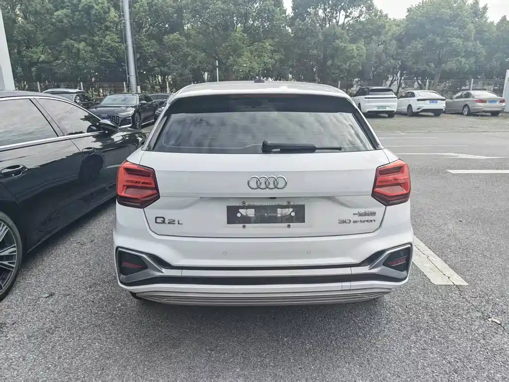 Audi Q2L e-tron — миниатюра 6