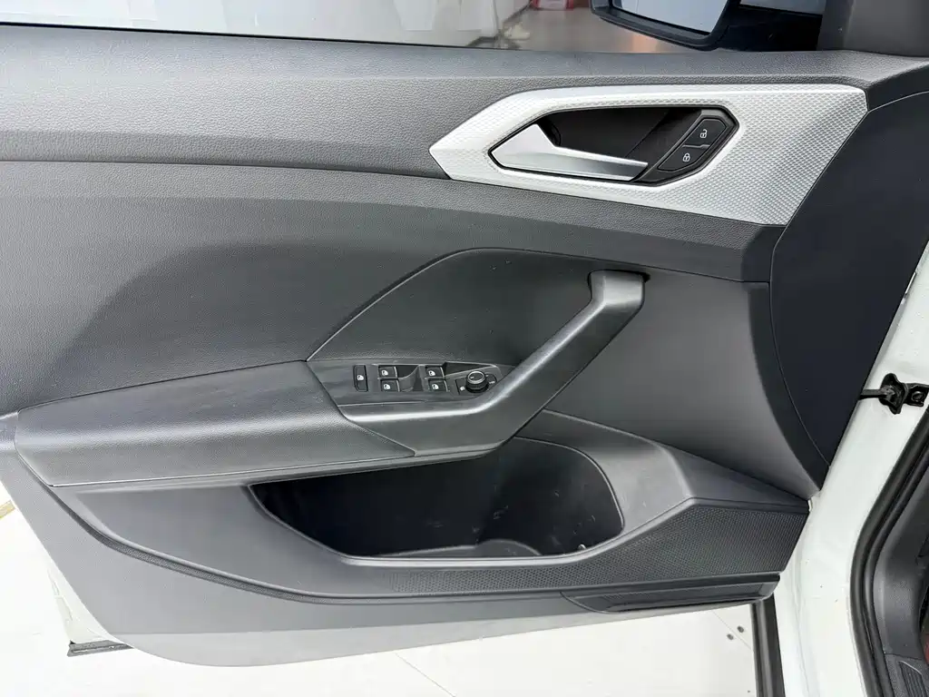 Volkswagen Tacqua 1.5L Auto Joy Connected Edition, фото 11