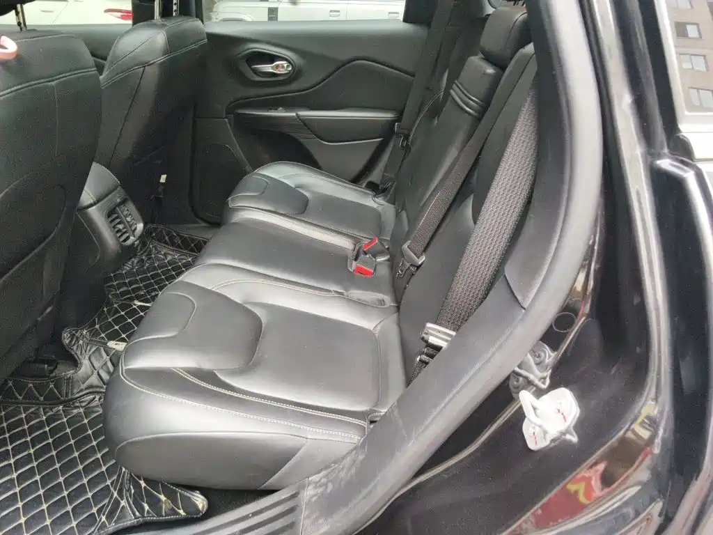Jeep Cherokee — миниатюра 18