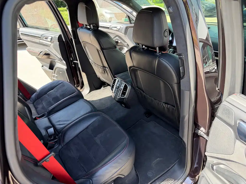 Porsche Cayenne — миниатюра 28