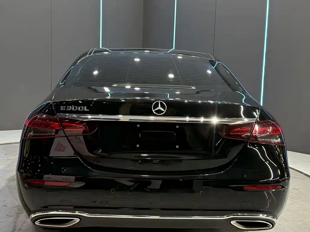Mercedes-Benz E-Class — миниатюра 7