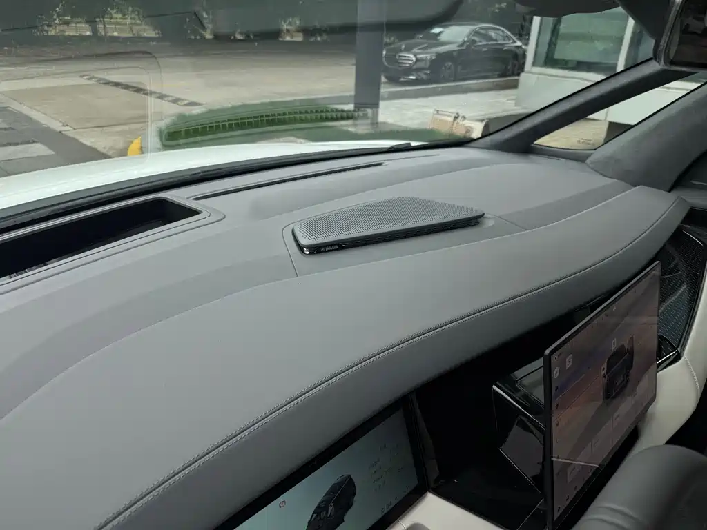 Zeekr 009 2024 мест 108kWh