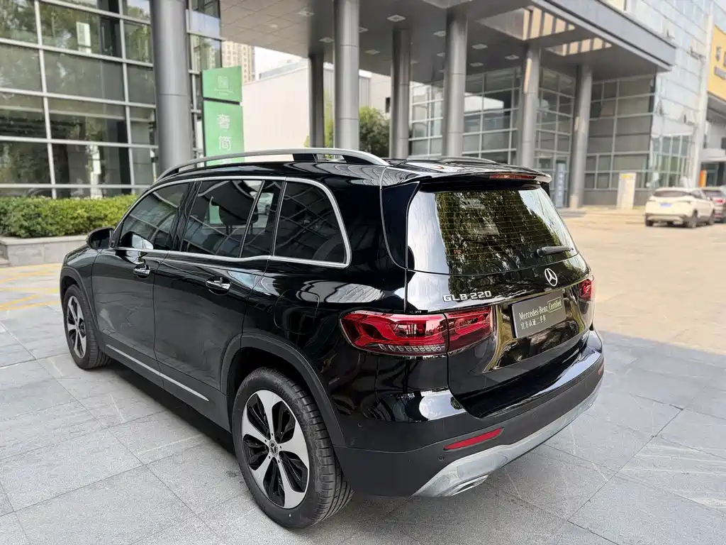 Mercedes-Benz GLB — миниатюра 8