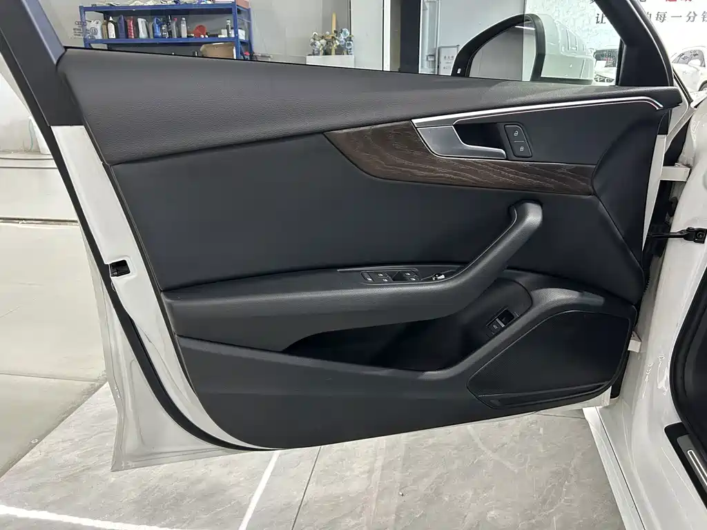 Audi A4L — миниатюра 10