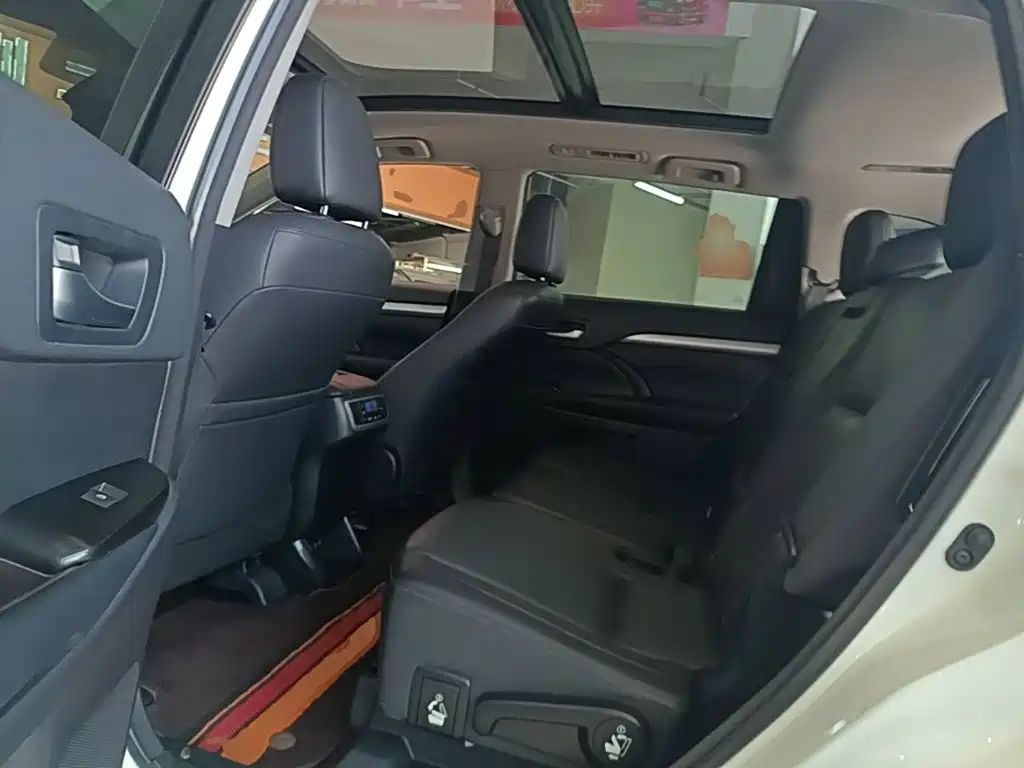 Toyota Highlander — миниатюра 17