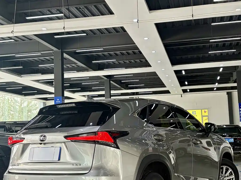 Lexus NX 2017 300