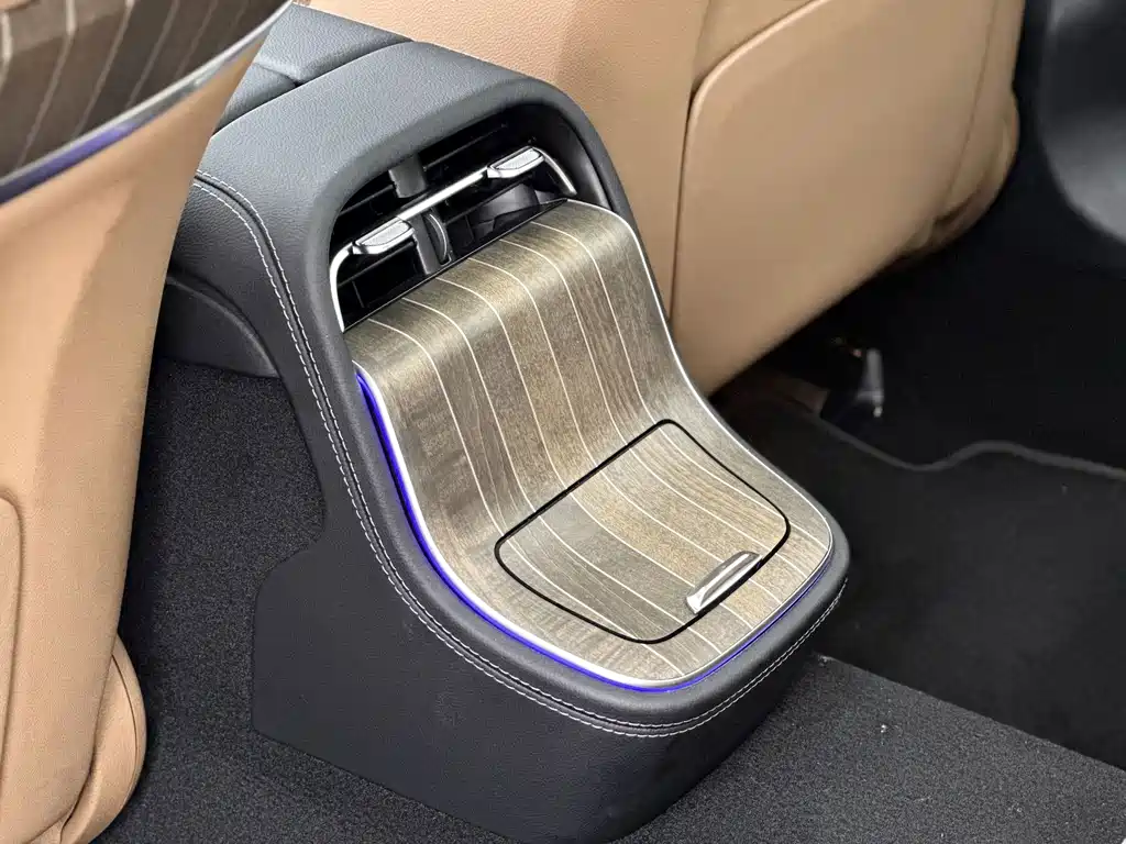 Mercedes-Benz E-Class — миниатюра 14
