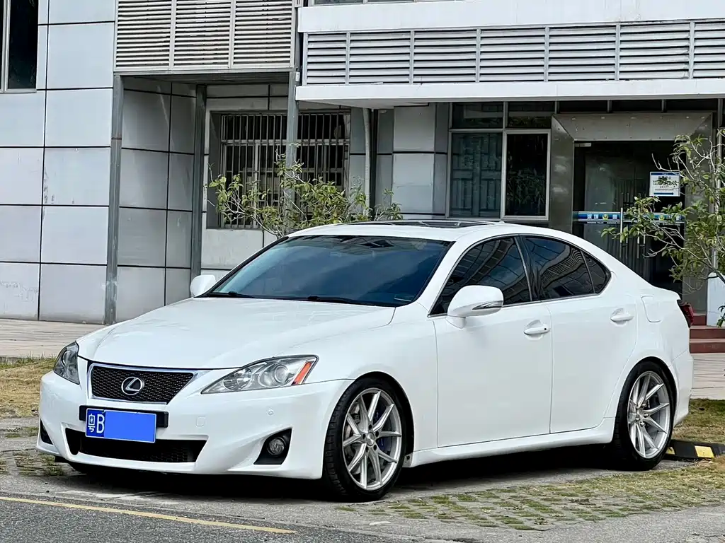 Lexus IS 2012