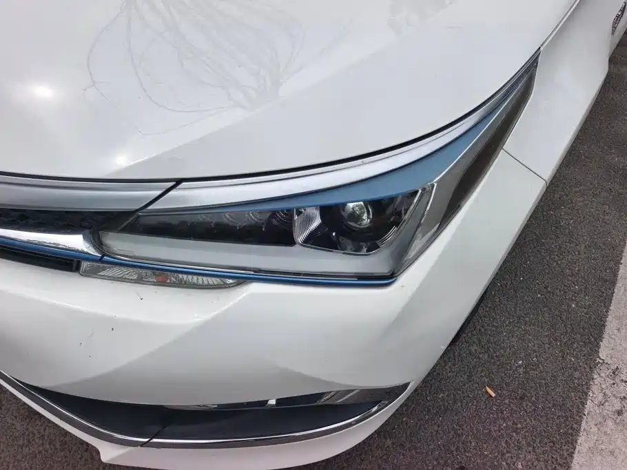 Toyota Corolla Hybrid — миниатюра 5