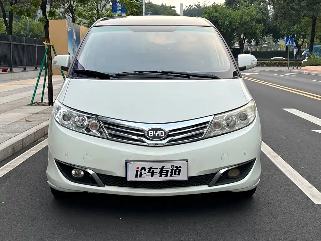 BYD M6 — миниатюра 24