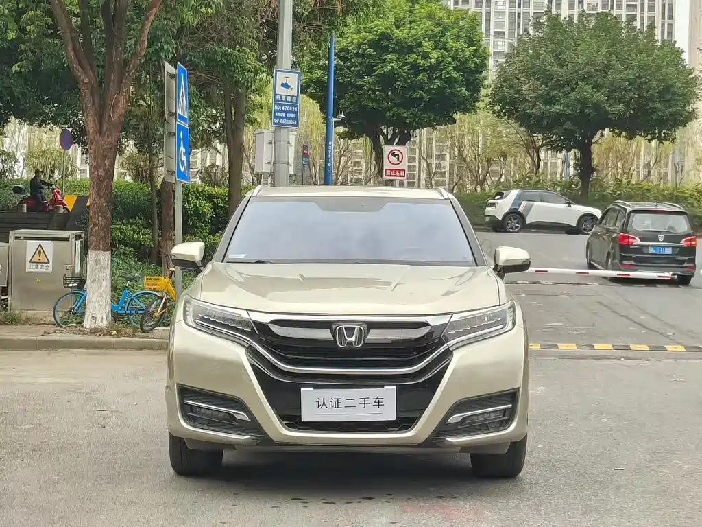 HONDA UR V