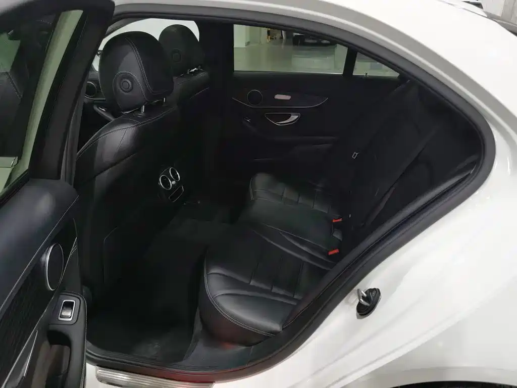 Mercedes-Benz C-Class — миниатюра 15