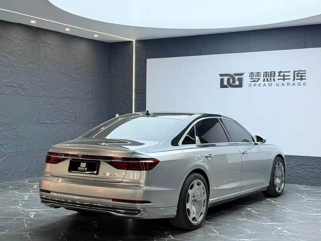 AUDI A8