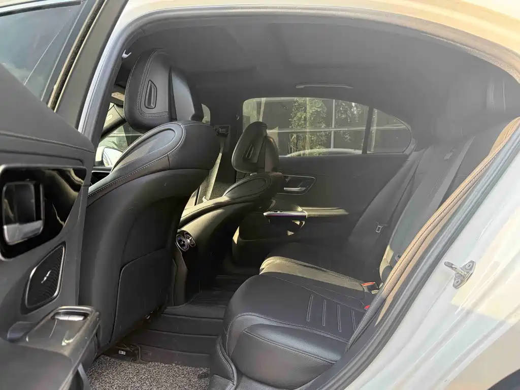 Mercedes-Benz C-Class — миниатюра 4