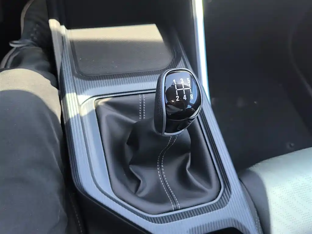 Geely Emgrand 2023 4 Champion 1.5L MT Luxury