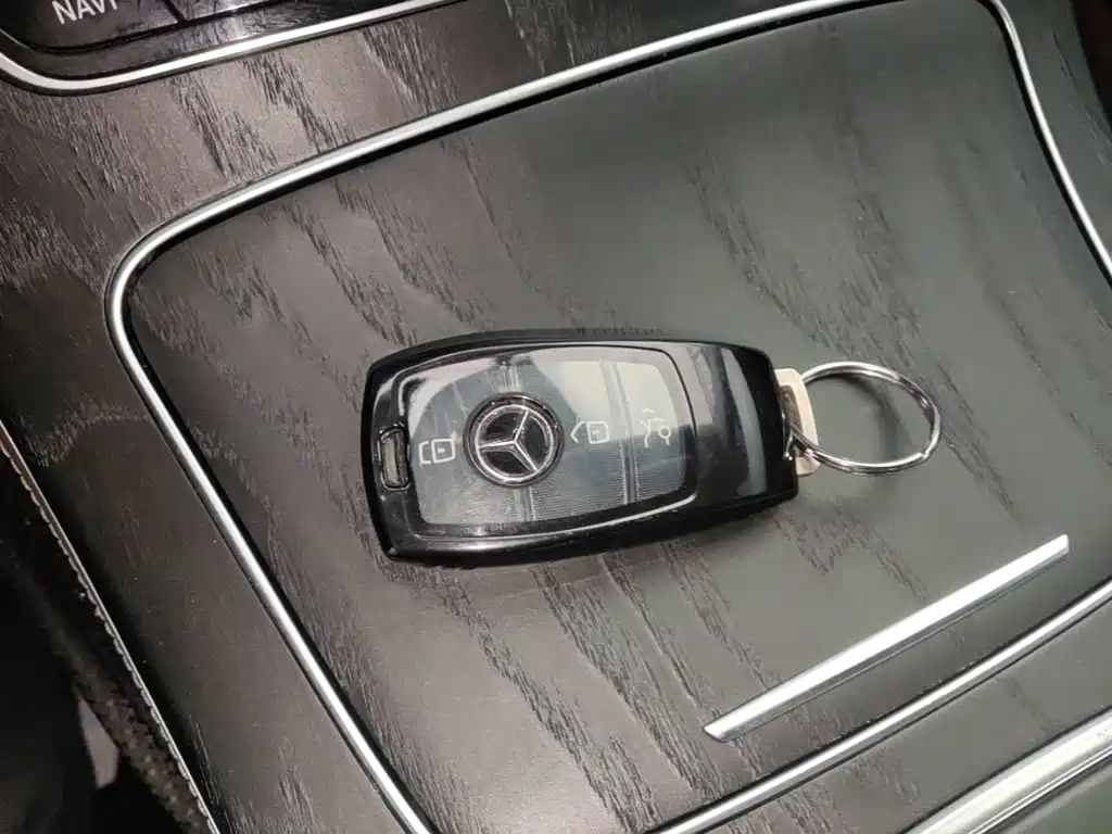 Mercedes-Benz E-Class — миниатюра 9