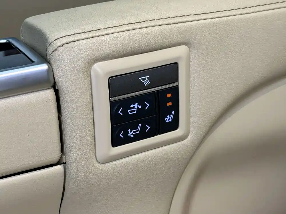 Toyota Alphard — миниатюра 20
