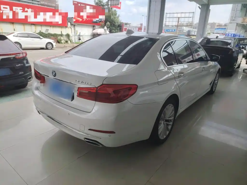 BMW 5 Series — миниатюра 8