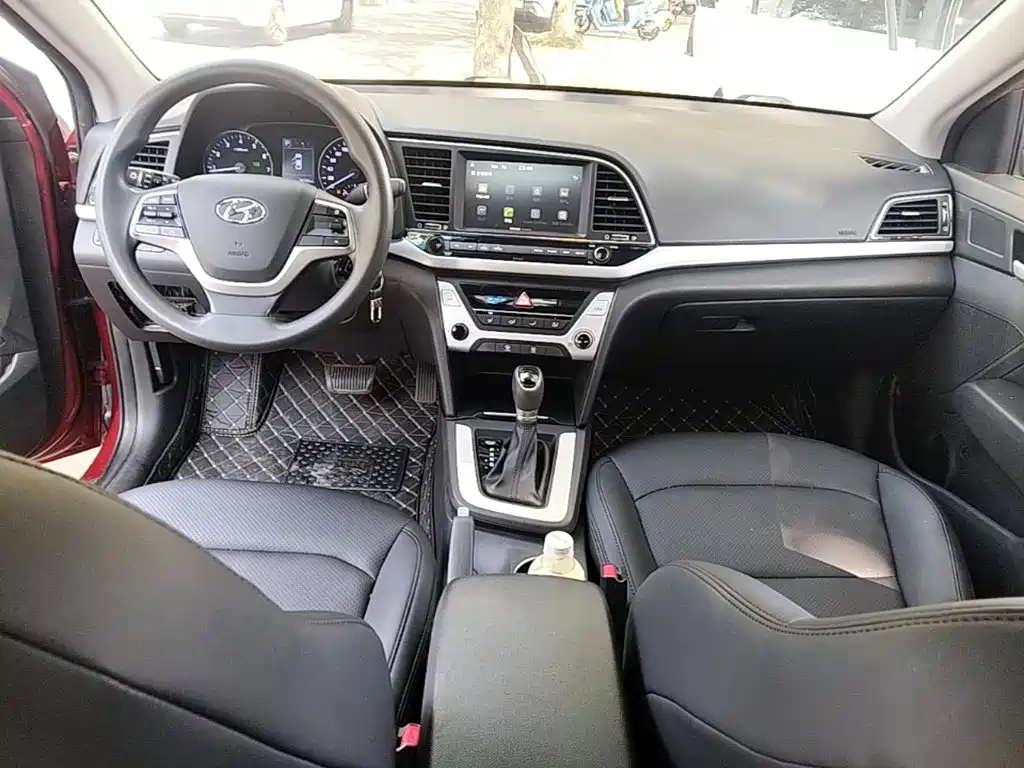 Hyundai Elantra — миниатюра 10