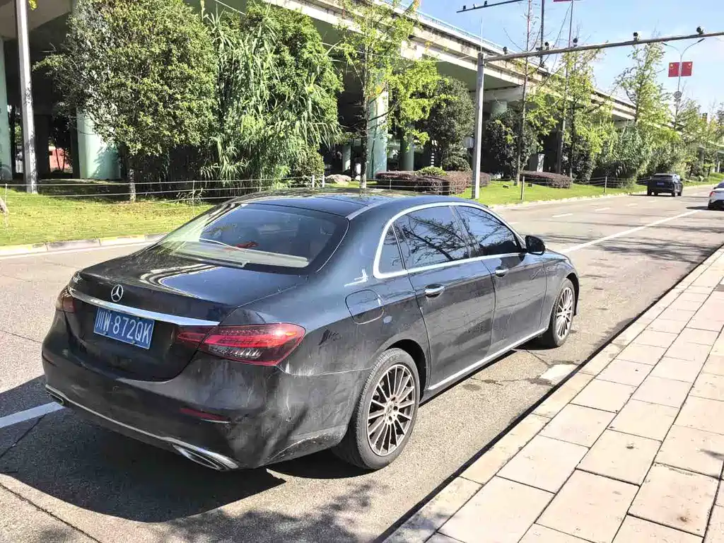 Mercedes-Benz E-Class — миниатюра 5