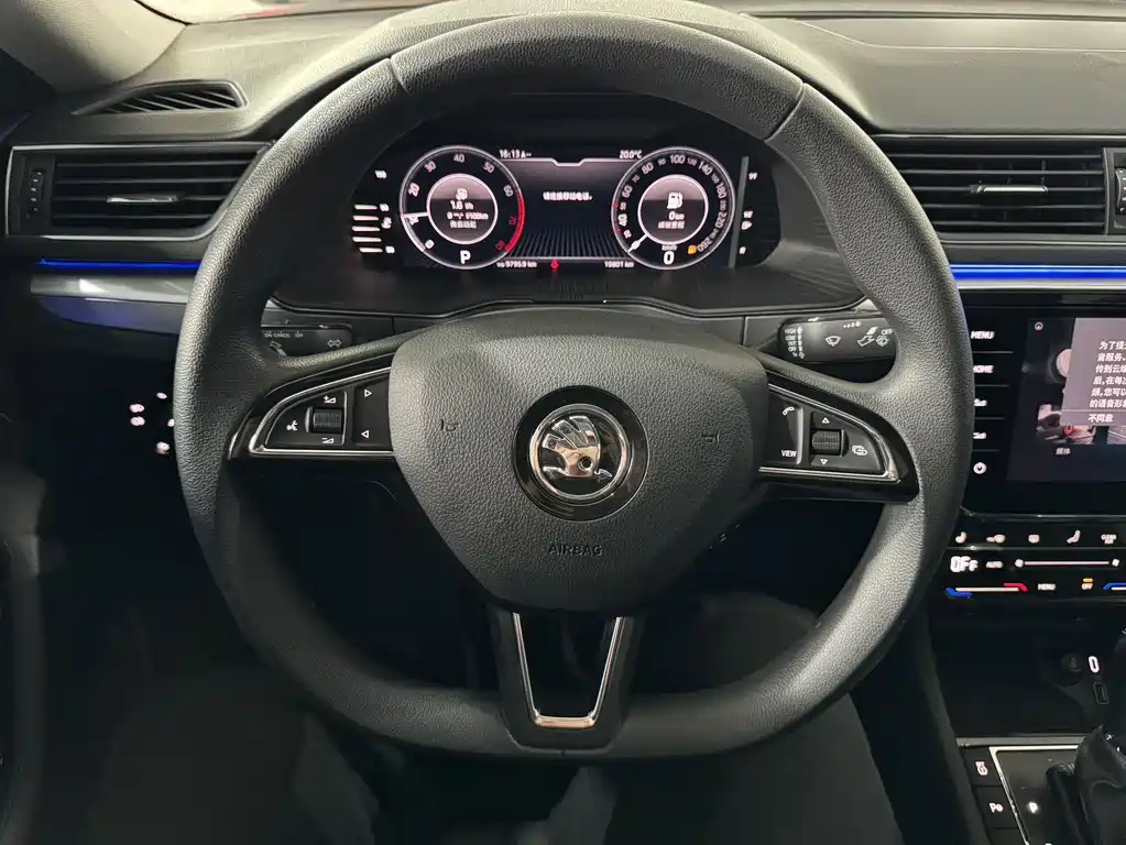 Skoda Superb — миниатюра 7