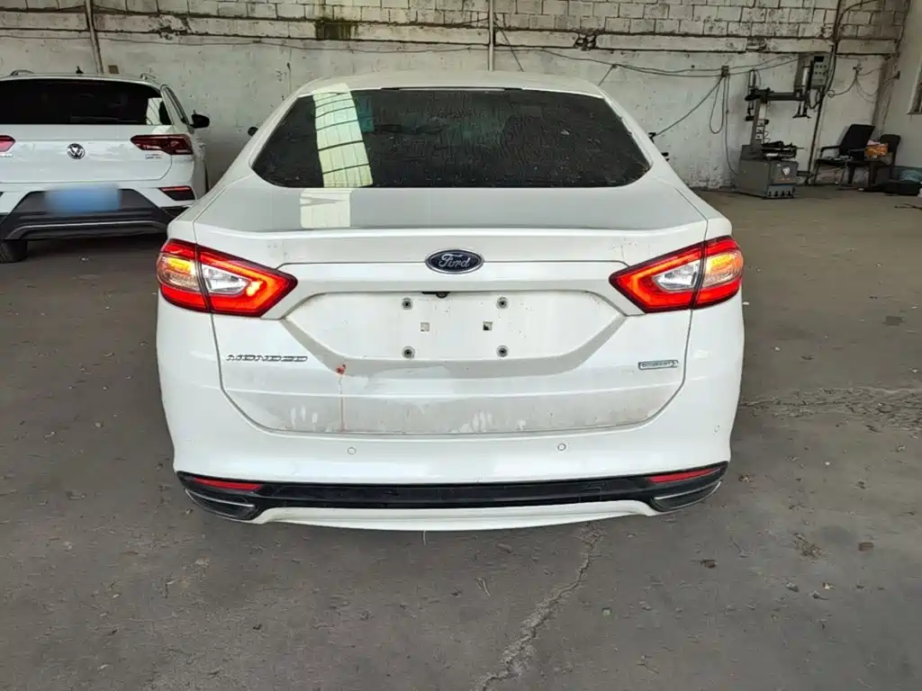 Ford Mondeo — миниатюра 6
