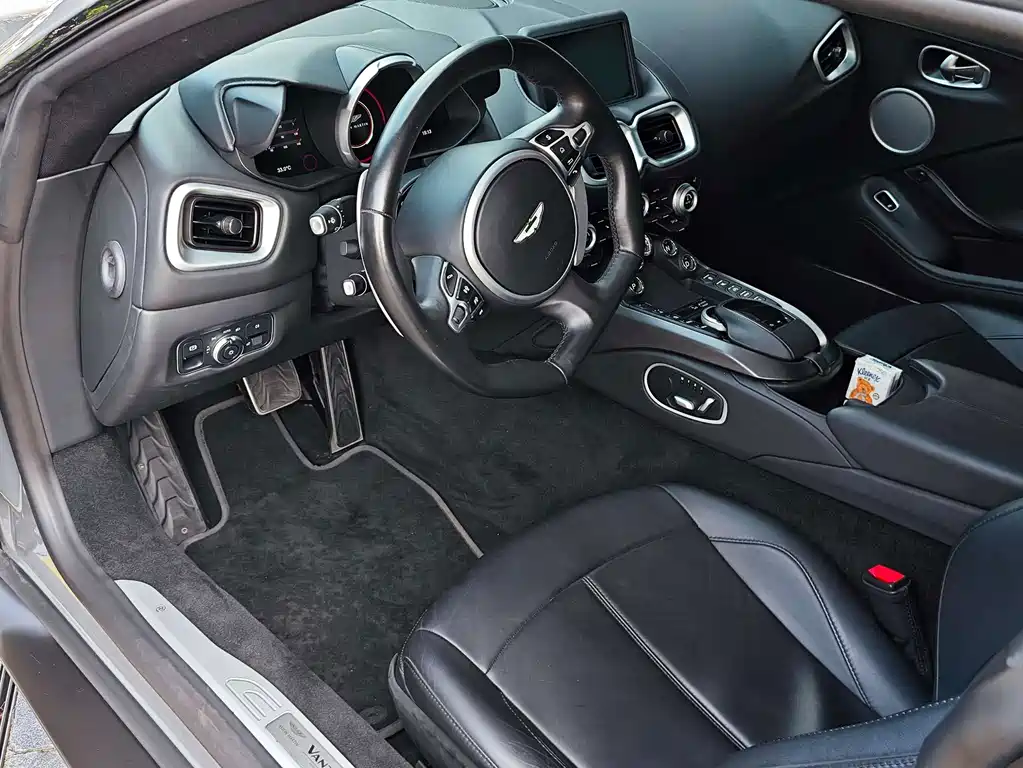 Aston Martin V8 Vantage 4.0T V8 Coupe, фото 9