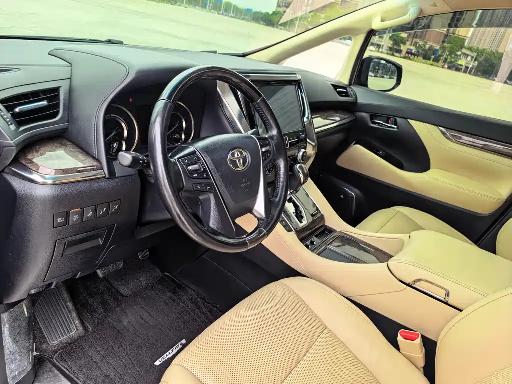 Toyota Vellfire 2019 2.5L HV Luxury
