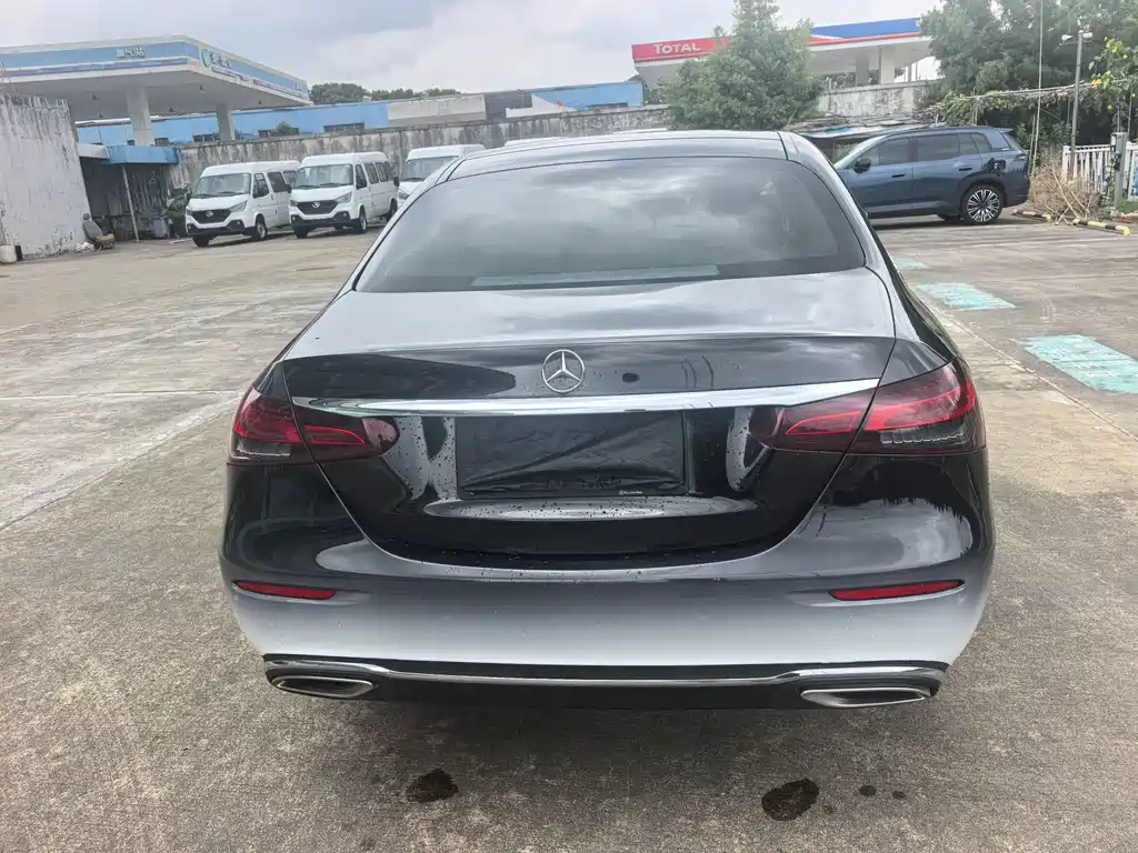 Mercedes-Benz E-Class — миниатюра 6