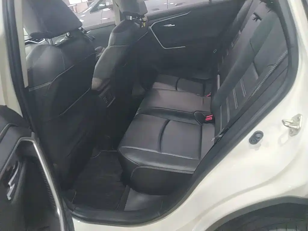 Toyota RAV4 — миниатюра 17