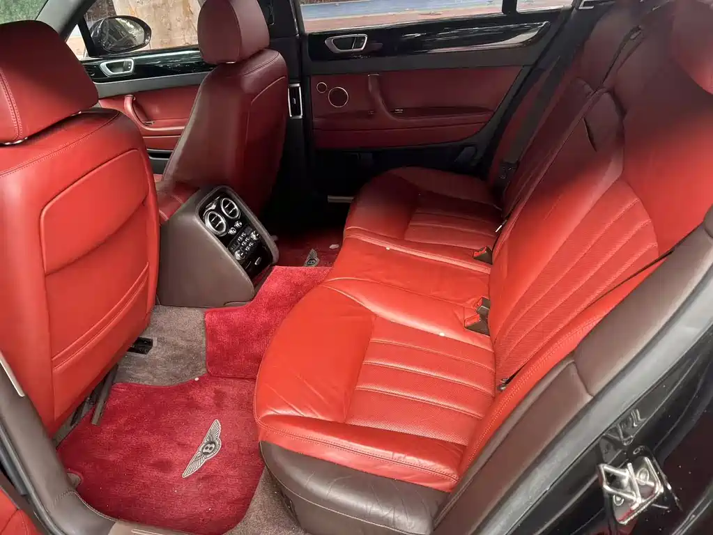 Bentley Flying Spur 2010 6.0T мест
