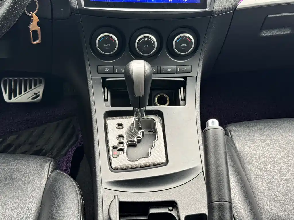 Mazda Mazda3 3 2012 2.0L AT Luxury