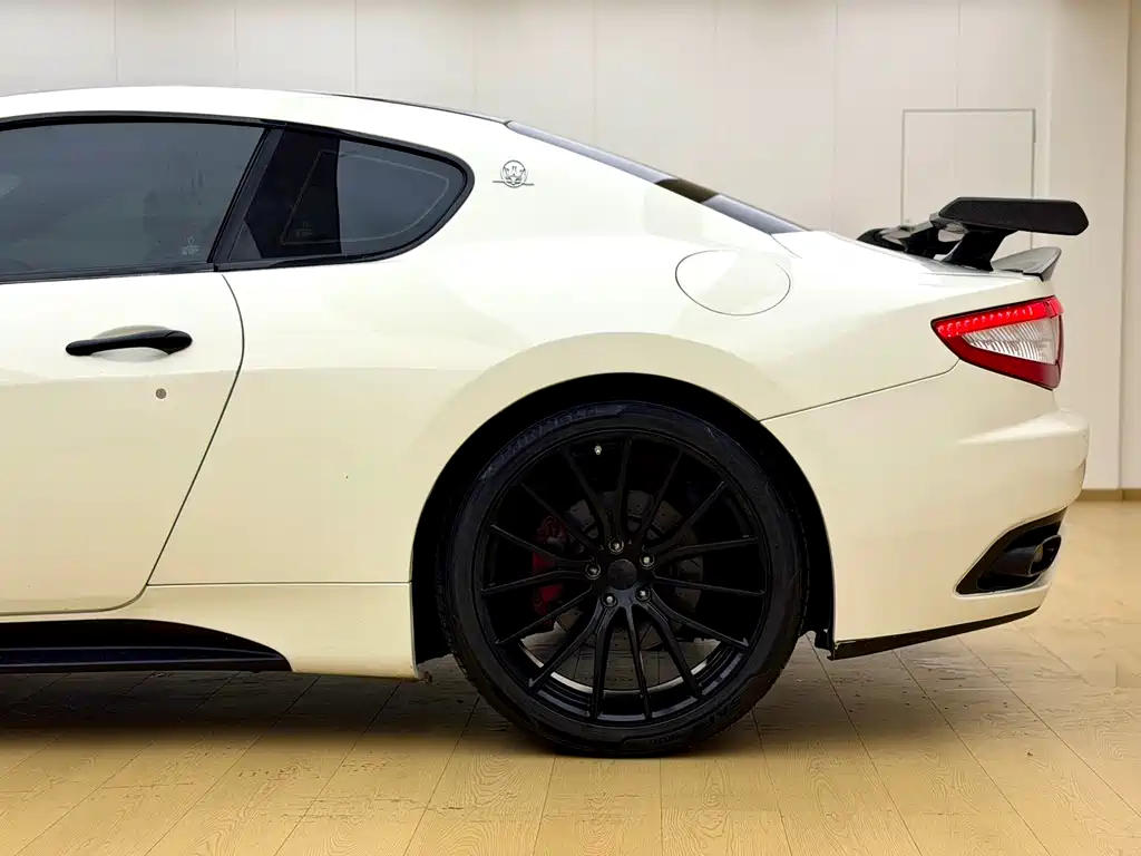 Maserati GranTurismo 2012 4.7L MC Stradale