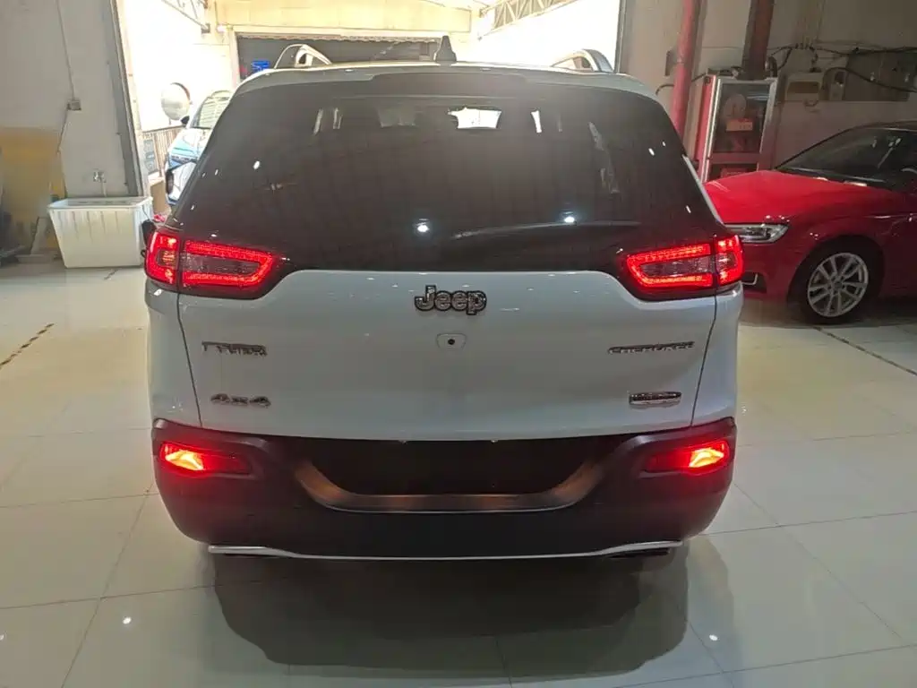 Jeep Cherokee — миниатюра 6