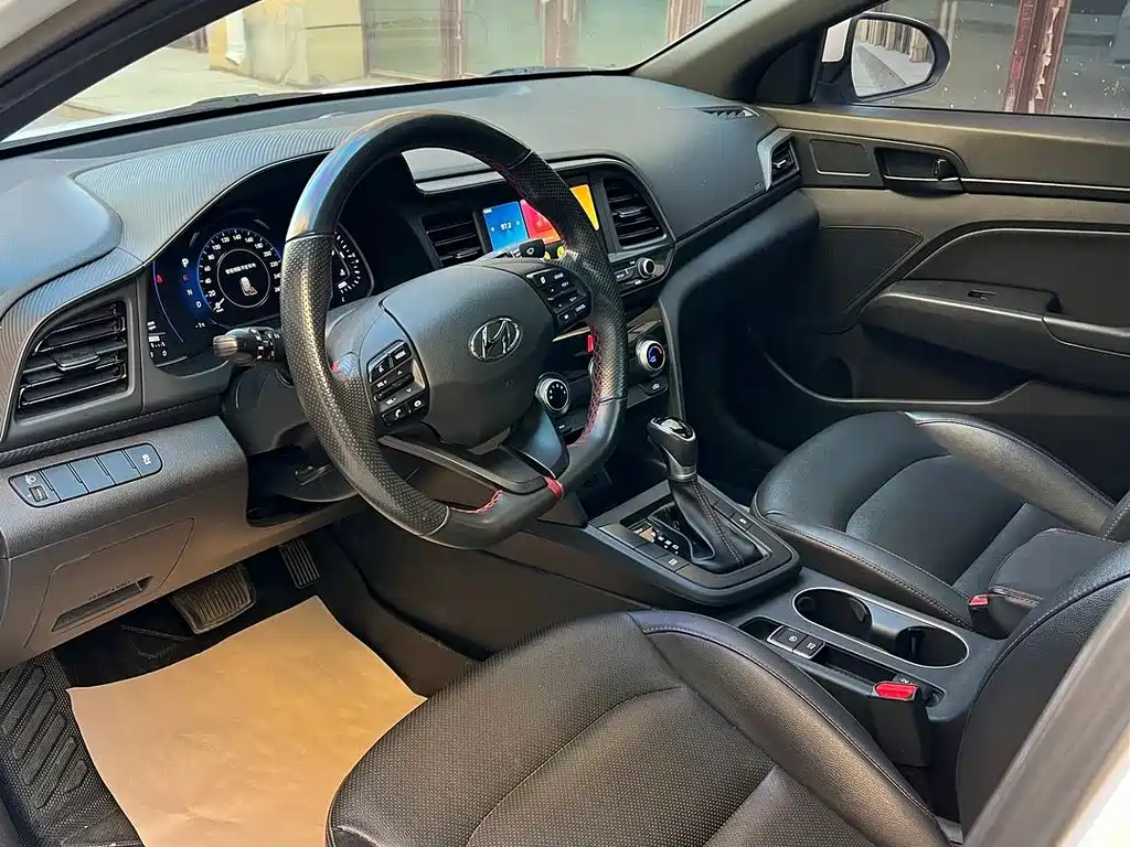 Hyundai Elantra — миниатюра 5