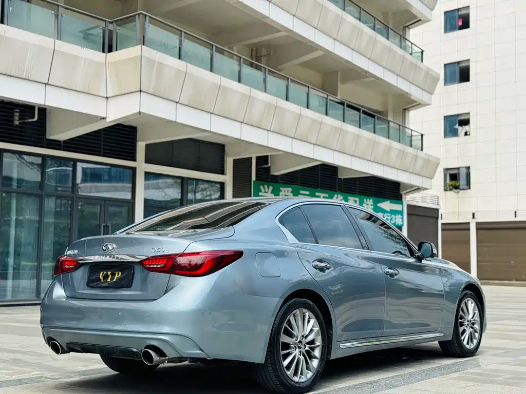 Infiniti Q50L 2018 2.0T V