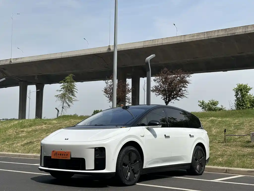 Li Auto 理想i8 2025