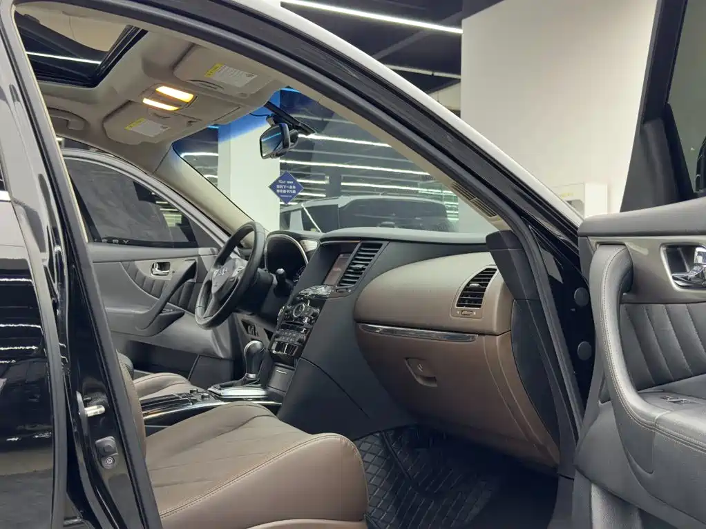 Infiniti QX70 — миниатюра 10