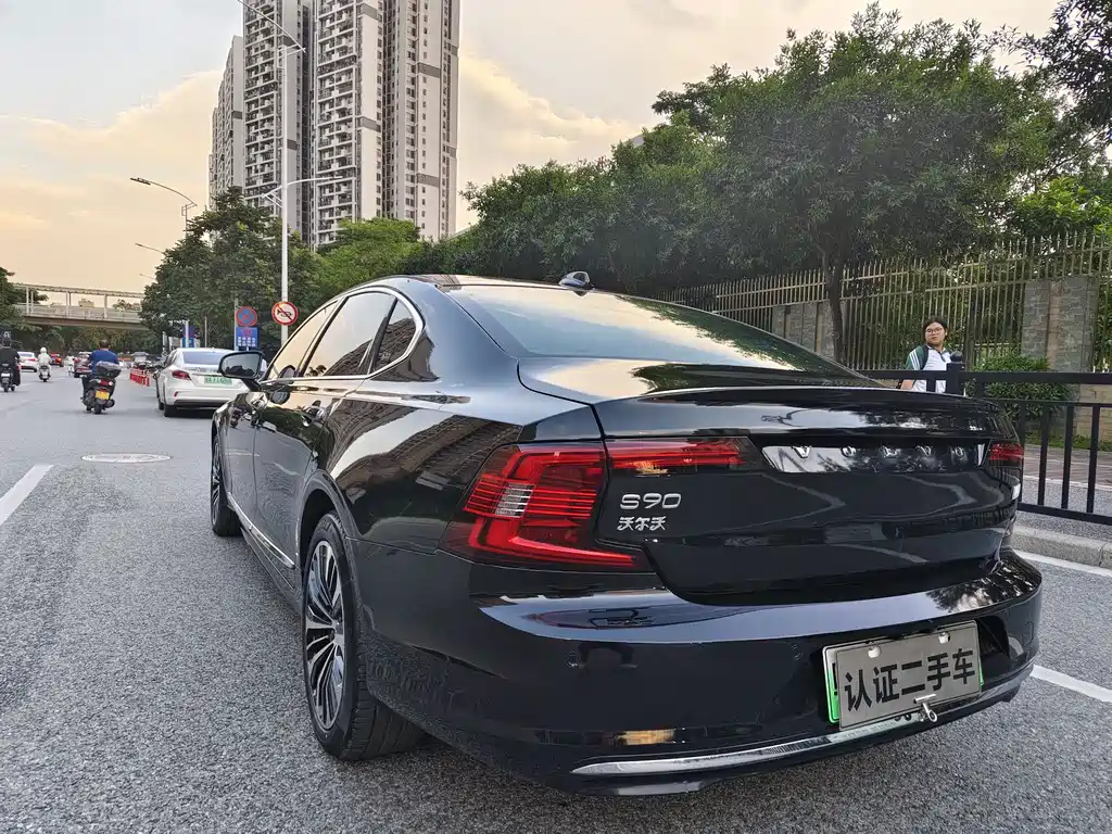 Volvo S90 2023 T8 Luxury