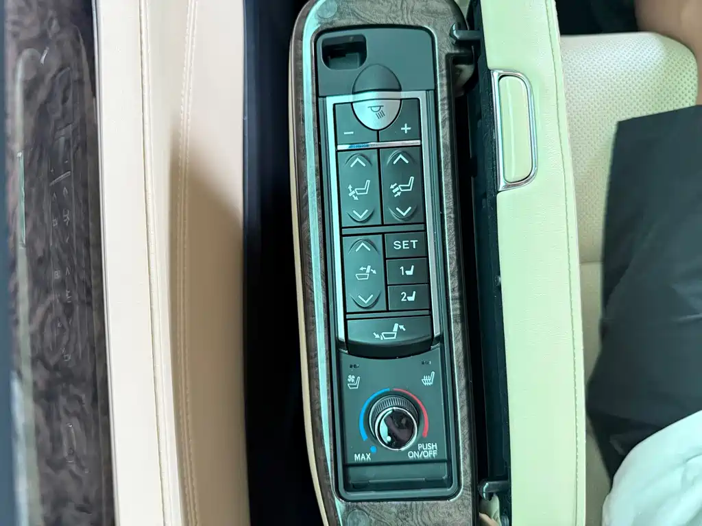 Toyota Alphard Hybrid 2.5L Premium Edition, фото 18