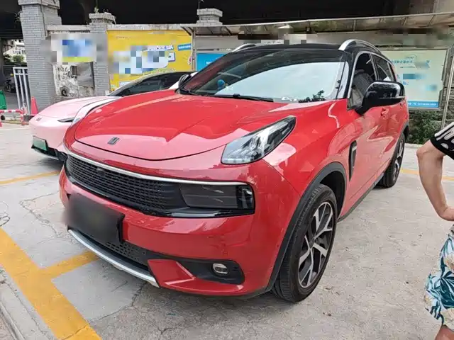 2018 Lynk & Co 01