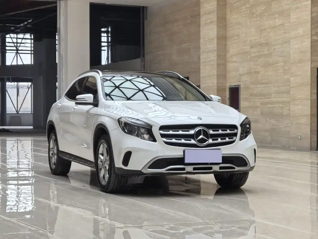 MERCEDES-BENZ GLA